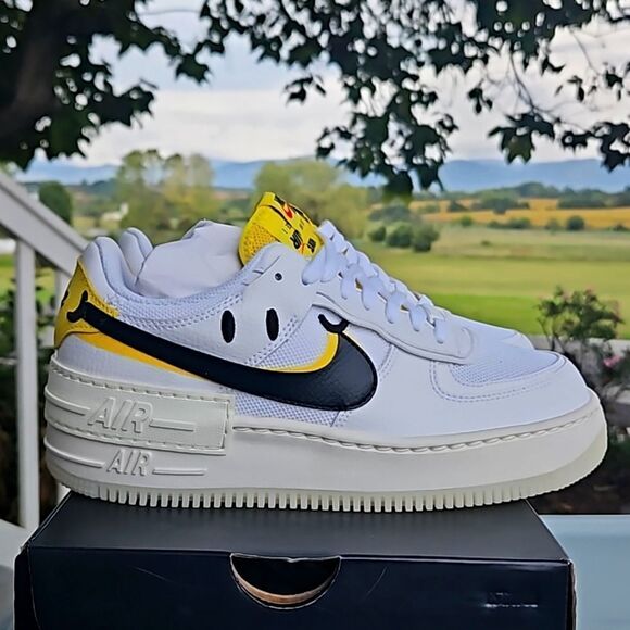 NIKE WOMENS AF1 LOW SHADOW GO THE EXTRA SMILE limited edition NEW sneaker Size 8 - Picture 1 of 15